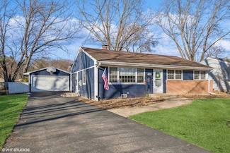 16250 W Arlington Dr, Libertyville, IL 60048