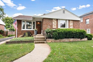 10062 Drury Ln, Westchester, IL 60154