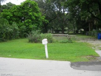 2135 Willard St, Fort Myers, FL 33901