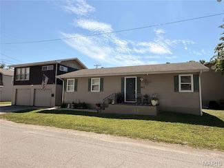 602 Illinois Ave, Dupo, IL 62239