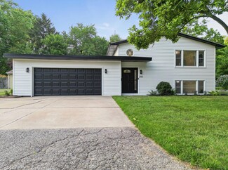 200 Ivy St, Chesterton, IN 46304