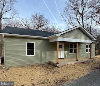 327 Red Bird Ln, Harpers Ferry, WV 25425
