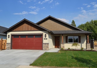 955 SW Buckmaster Dr, Grants Pass, OR 97527