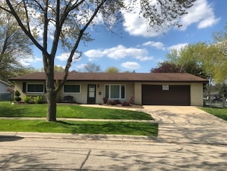1126 Parkview Dr, Hanover Park, IL 60133