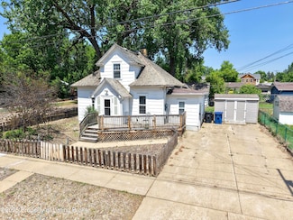 205 3rd St E, Dickinson, ND 58601