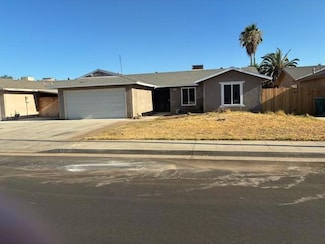 556 W Holland Ave, Clovis, CA 93612