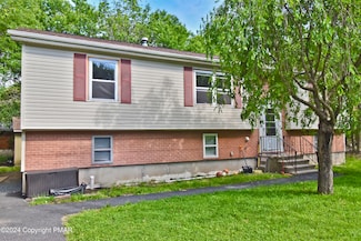 3326 Woodland Dr, Tobyhanna, PA 18466