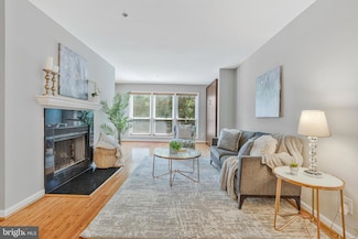 3179 Summit Square Dr Unit 2-B2, Oakton, VA 22124