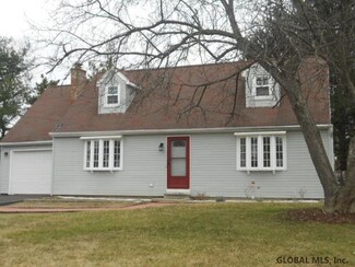 26 Lakeside Dr, Castleton On Hudson, NY 12033