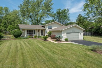 10S090 Springbrook Dr, Naperville, IL 60565