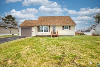 107 Yorkshire Rd, Hoyt Lakes, MN 55750