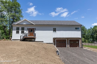 16 Iroquois St, New Ashford, MA 01237