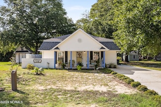 127 NW 19th St, Oak Island, NC 28465