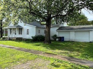 103 E Spring St, Greenville, IL 62246