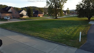 10 Boxwood Dr, Winfield, WV 25213