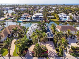 1940 6th St S, Naples, FL 34102