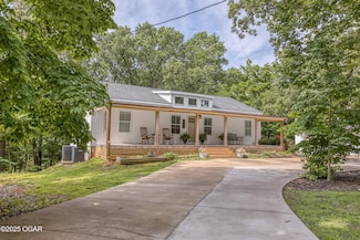 2010 Cherry St, Seneca, MO 64865