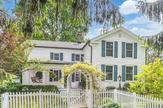 2621 Oakland Dr, Kalamazoo, MI 49008