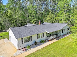 202 Trailwood Dr, Spartanburg, SC 29301