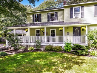 32 Bay Park Dr, Topsham, ME 04086