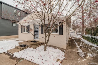 122 N Helen Ave, Rochester, MI 48307