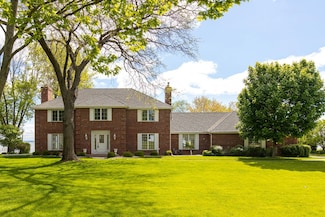 1370 Rahr Ave, Oshkosh, WI 54901
