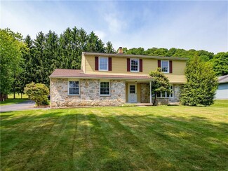 2208 Weida Ln, Hellertown, PA 18055