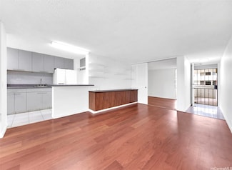 647 Kunawai Ln Unit B203, Honolulu, HI 96817