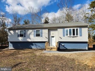 225 Malaga Park Dr, Malaga, NJ 08328