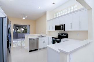 10825 Morningstar Dr, Hollywood, FL 33026