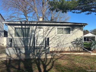 4471 Croissant St, Dearborn Heights, MI 48125