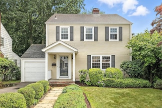 39 Crystal St, Harrison, NY 10528
