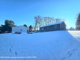 1423 W Hyde Rd, Saint Johns, MI 48879