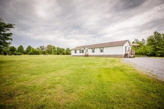 1984 Ross Rd, Cedar Hill, TN 37032