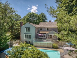 4 Mayflower Rd, Winchester, MA 01890