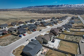 1061 River Heights Dr, Mills, WY 82604