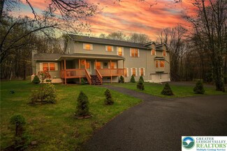 221 Valley View Dr, Effort, PA 18330
