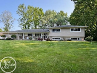 2403 E Square Lake Rd, Troy, MI 48085