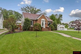 1207 1207 S Cedar Ave, Owatonna, MN 55060