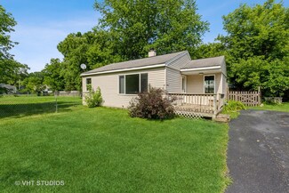 710 W Pheasant Trail, McHenry, IL 60051