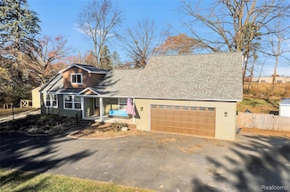 34682 Beacon St, Livonia, MI 48150