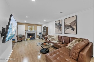 334 Oak Knoll Dr, Manalapan, NJ 07726