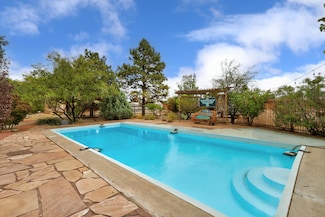 2908 10th St NW, Albuquerque, NM 87107