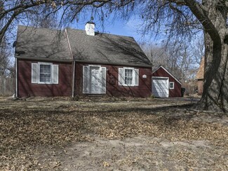 627 N Crestway St, Wichita, KS 67208