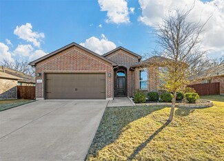 621 Redding Dr, Saginaw, TX 76131