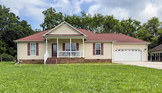 202 Chesapeake Dr, Tullahoma, TN 37388