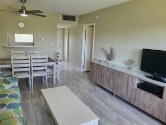 4701 NW 34th St Unit 611, Lauderdale Lakes, FL 33319