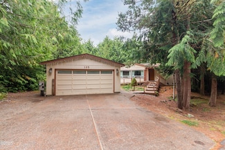 125 School House Loop, Lincoln City, OR 97367