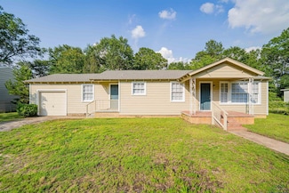 206 Empire St, Gladewater, TX 75647