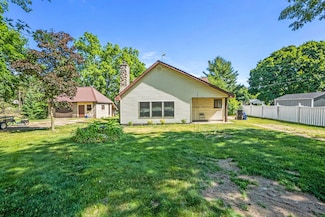 863 E Wilcox Ave, White Cloud, MI 49349